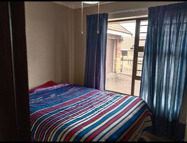 3 BEDROOM DUET TO LET IN HILLSIDE